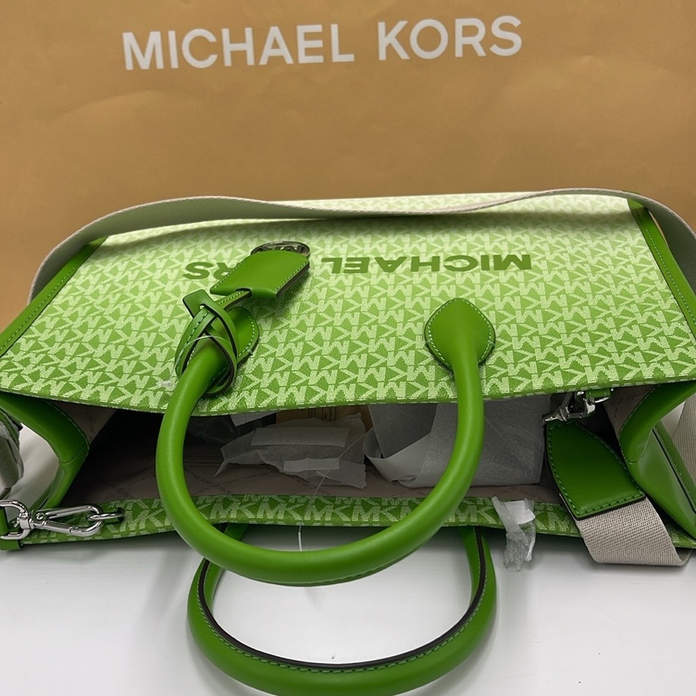 Michael Kors Mirella Medium Ombré Logo Tote Bag
Jungle Green
NWT - Picture 4 of 16